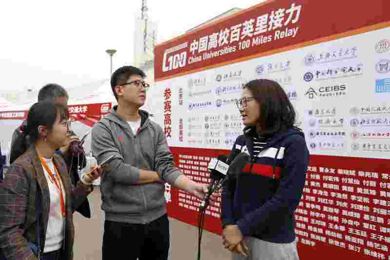 4月8日上午，2017中国高校百英里接力赛（北京站）在国家奥林匹克体育中心鸣枪起跑。